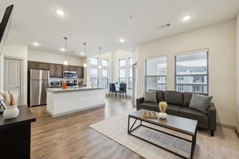 Chisholm Trace 531 I Comfy 2 Bed 2 Bath Apartment in Cleburne