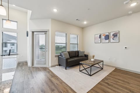 Chisholm Trace 531 I Comfy 2 Bed 2 Bath Apartment in Cleburne