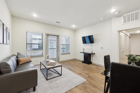 Chisholm Trace 422 I Comfy 2 bed 2 Bath Apartment in Cleburne