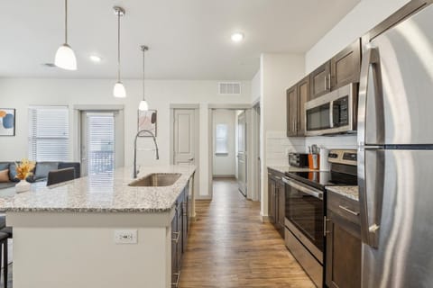 Chisholm Trace 827 I Comfy 2 Bed 2 Bath Apartment in Cleburne