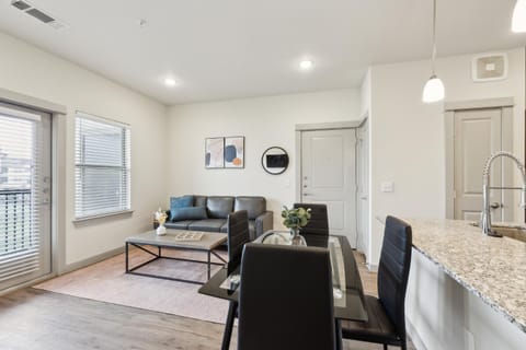 Chisholm Trace 933 I Spacious 1Bed 1 Bath Apartment in Cleburne