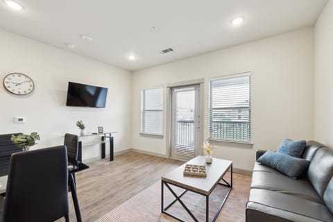 Chisholm Trace 933 I Spacious 1Bed 1 Bath Apartment in Cleburne