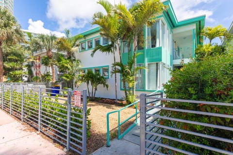 Property building, Patio, Day, Garden, Garden view
