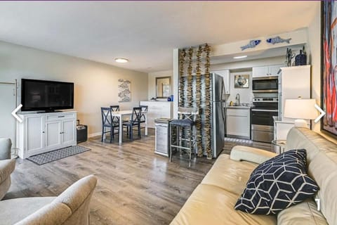 TV and multimedia, Kitchen or kitchenette, Living room, Dining area, dishwasher