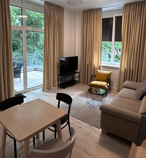 Communal lounge/ TV room, TV and multimedia, Living room, Seating area