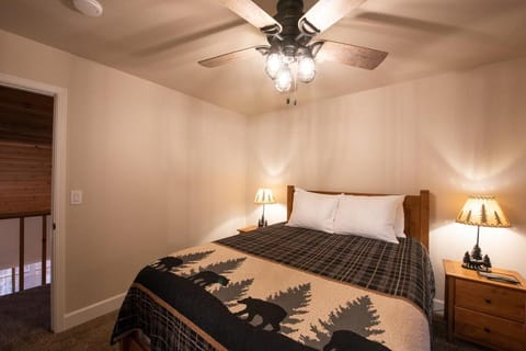 Charming and Relaxing Getaway with Great Views House in Shaver Lake