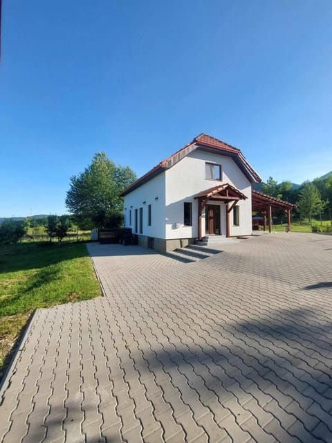 Property building, Day, Natural landscape