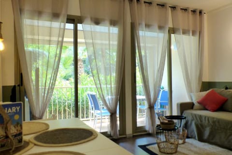 Apartment with pool near the sea Apartment in Sanary-sur-Mer