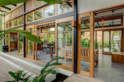 Property building, Patio, Garden, Balcony/Terrace, Living room, Seating area, Garden view