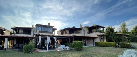 Property building, Day, Garden, Garden view