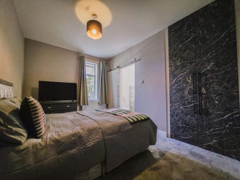 Modern 5-Bedroom House on Laceby Road House in Grimsby