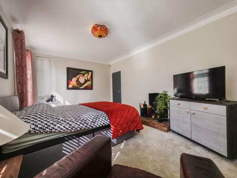 Modern 5-Bedroom House on Laceby Road House in Grimsby