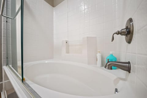 Promo Casa Miel Heart of Westwood Luxury Condo Apartment in Westwood