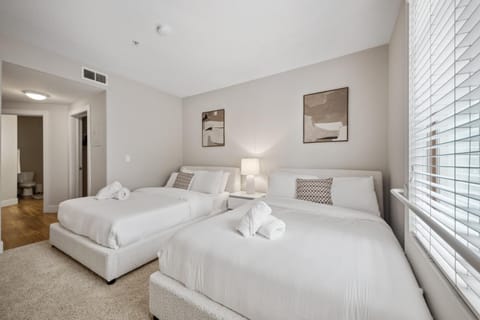 Promo Casa Miel Heart of Westwood Luxury Condo Apartment in Westwood