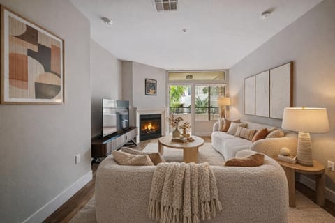 Promo Casa Miel Heart of Westwood Luxury Condo Apartment in Westwood