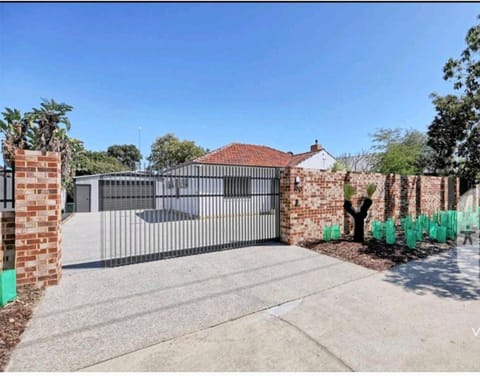 Property building, Day, Garden