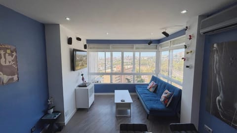 Communal lounge/ TV room, TV and multimedia, View (from property/room), Living room, City view, Garden view, Landmark view, Sea view, Street view, Quiet street view, air conditioner
