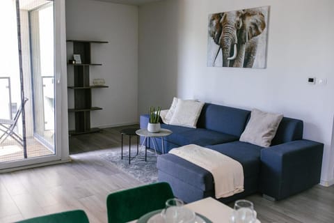 Bed, Living room, Photo of the whole room, Seating area, Bedroom