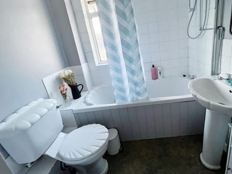 4 Bedrooms Holiday Home Apartment in Yeovil