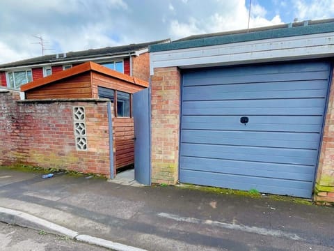 4 Bedrooms Holiday Home Apartment in Yeovil