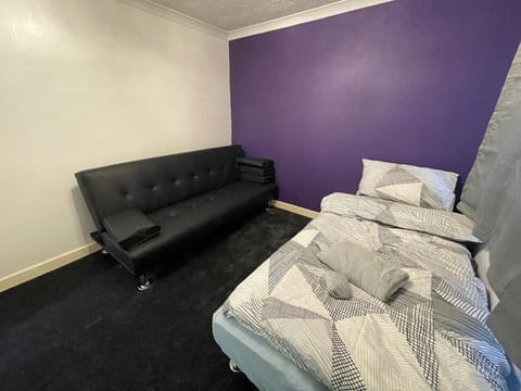 4 Bedrooms Holiday Home Apartment in Yeovil