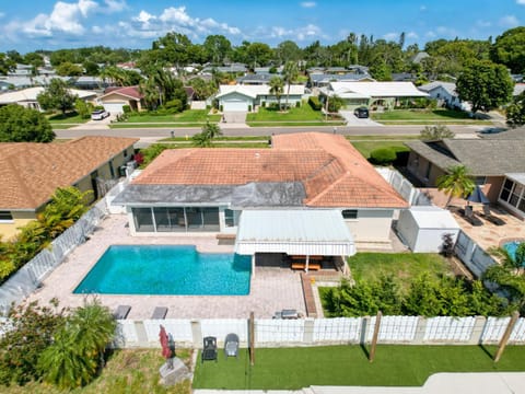 Pool Pet Friendly Game Room House in Dunedin