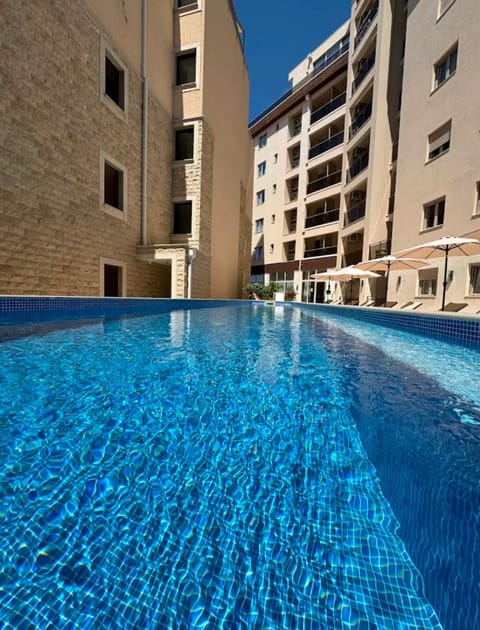 Swimming pool, sunbed