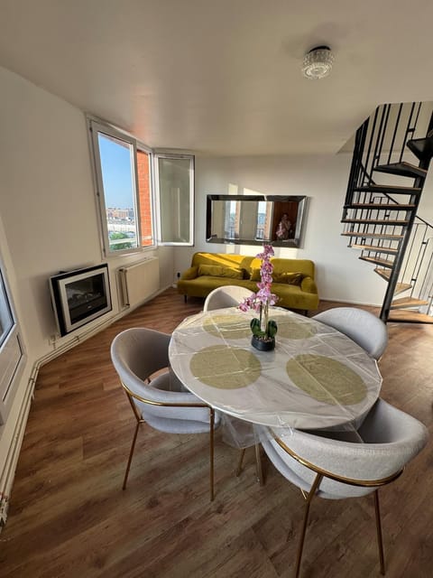 Duplex lumineux et cosy , 2 chambres à 5 min à pied du Stade Pierre-Mauroy Apartment in Villeneuve-d'Ascq