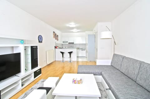 TV and multimedia, Living room, Seating area, Evening entertainment