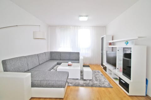 TV and multimedia, Living room, Seating area, minibar