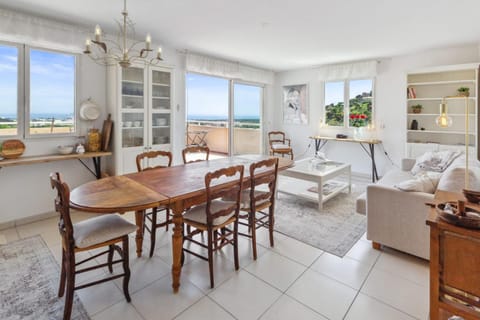 Le Plaza - Sea view - Car park - Swimming pool - Tennis court Apartment in Mandelieu-La Napoule