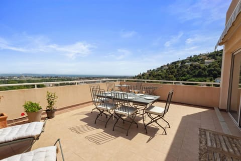 Le Plaza - Sea view - Car park - Swimming pool - Tennis court Apartment in Mandelieu-La Napoule