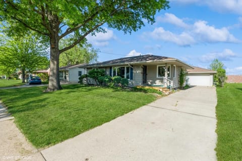Quiet street view, Parking