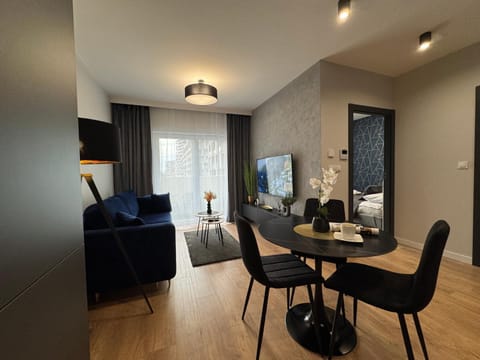 TV and multimedia, Seating area, Dining area
