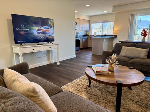 Homestead Village - Two Bedroom Condo Top Floor Apartment in Sandpoint