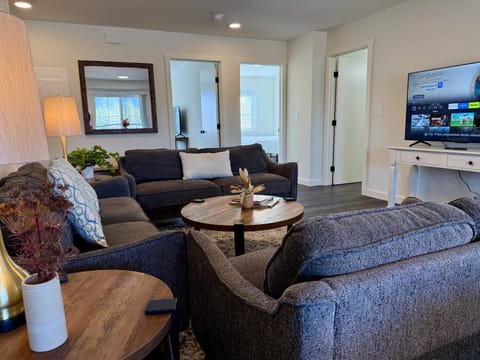 Homestead Village - Two Bedroom Condo Top Floor Apartment in Sandpoint