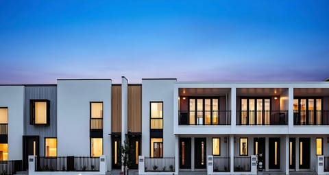 2BR City Townhouse with air con Courtyard and Parking House in Auckland