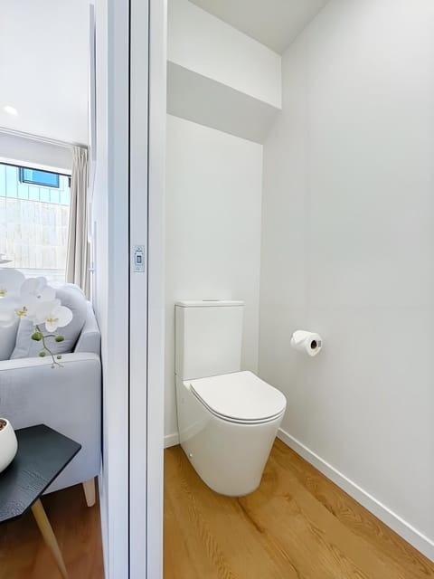 2BR City Townhouse with air con Courtyard and Parking House in Auckland