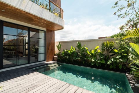 Property building, Pool view