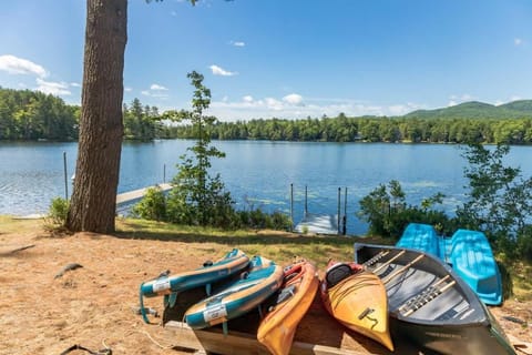 Hermit Lake Escape Family Fun - Beachfront BBQ House in Sanbornton