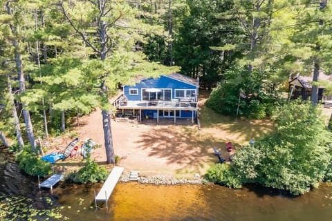 Hermit Lake Escape Family Fun - Beachfront BBQ House in Sanbornton