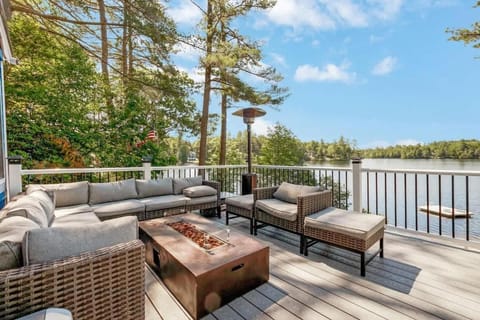 Hermit Lake Escape Family Fun - Beachfront BBQ House in Sanbornton