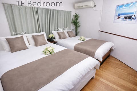 Bed, Photo of the whole room, Bedroom, air conditioner