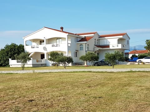 Garden view, Parking