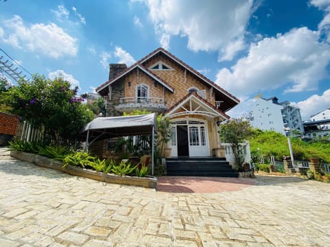 Property building, Neighbourhood, Garden view