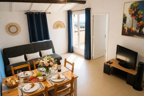 Living room, Dining area