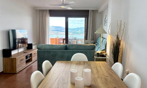 Natural landscape, TV and multimedia, Living room, Dining area