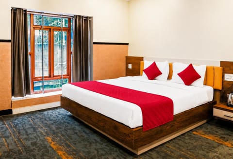 Bedroom, Lake view