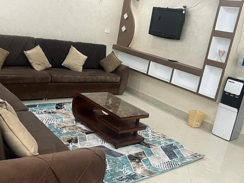Communal lounge/ TV room, TV and multimedia, Living room, Seating area, Evening entertainment