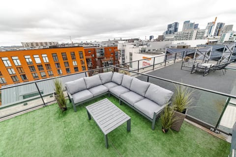 Patio, View (from property/room), Balcony/Terrace, City view